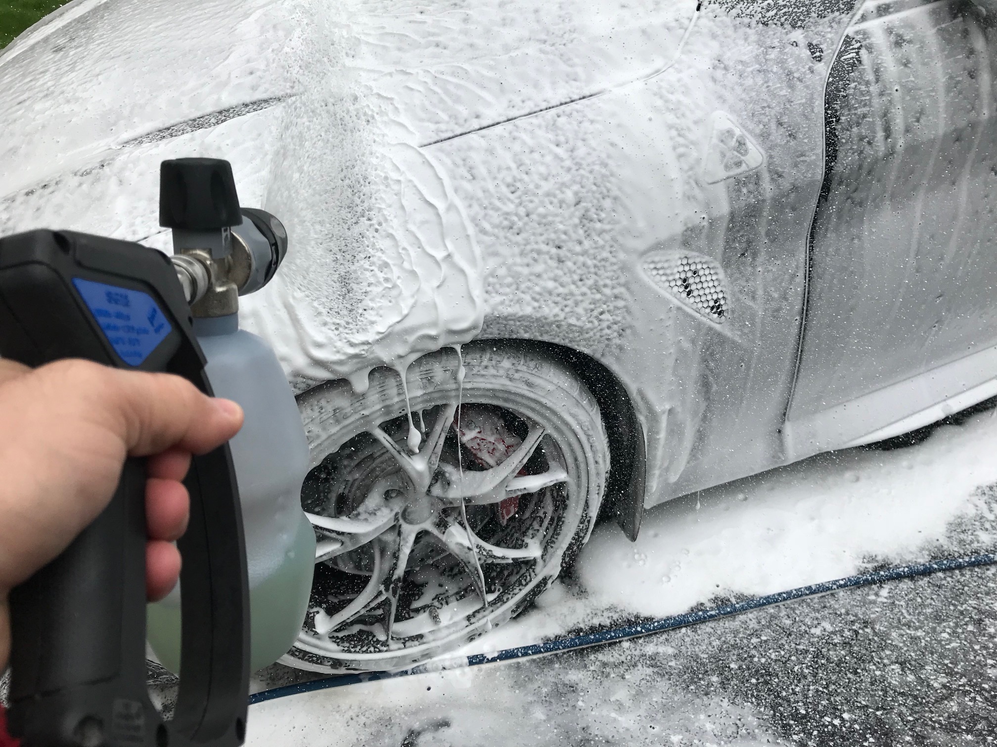 Snow Foam - Deluxe Foam Shampoo at Rs 1000/can, AutoBros Car Detailing  Products in Chandigarh